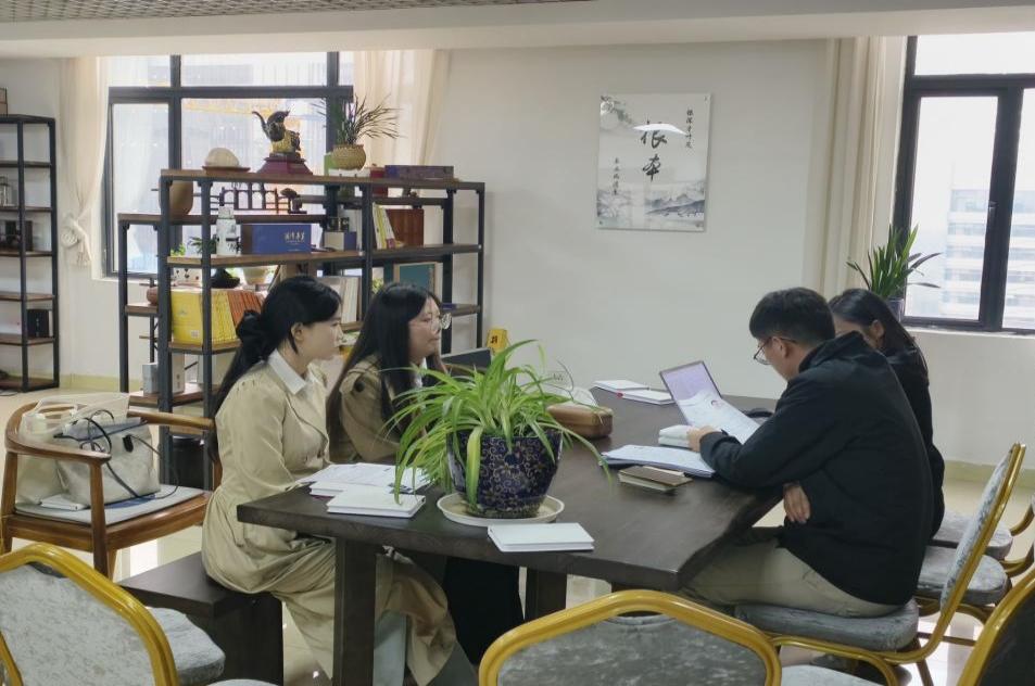 9887e39587a15f1a7c49bc9f52913f7c