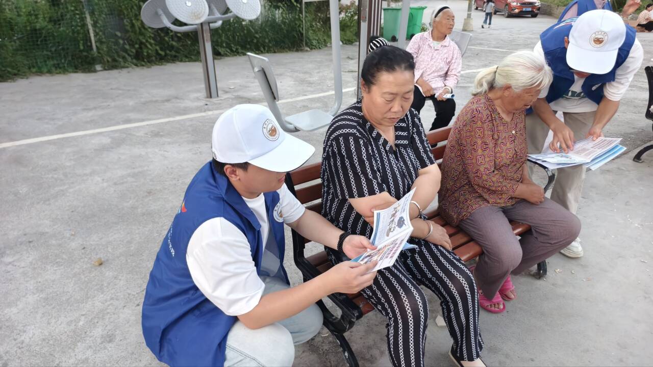向老人宣讲