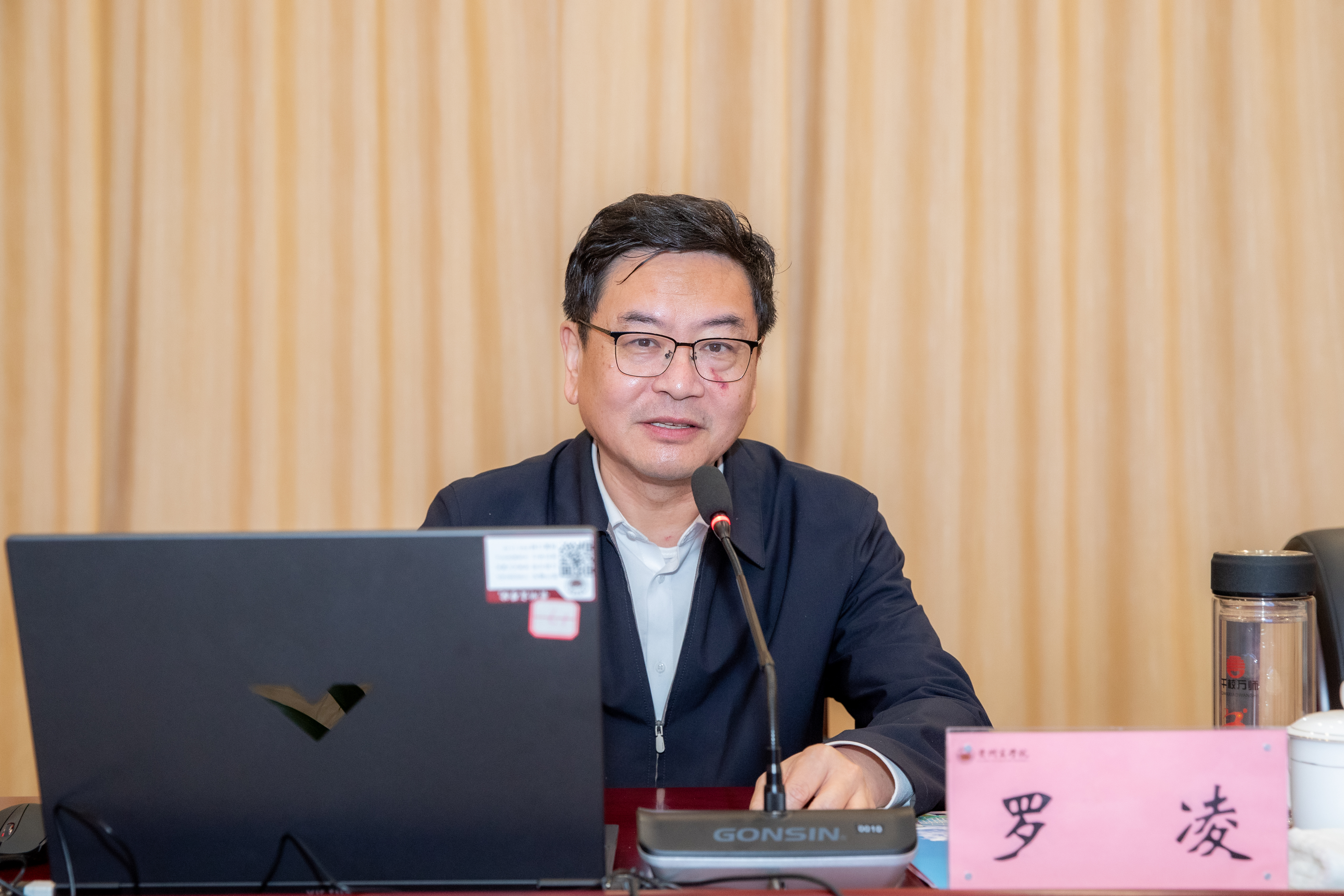 罗凌.jpg 罗凌.jpg